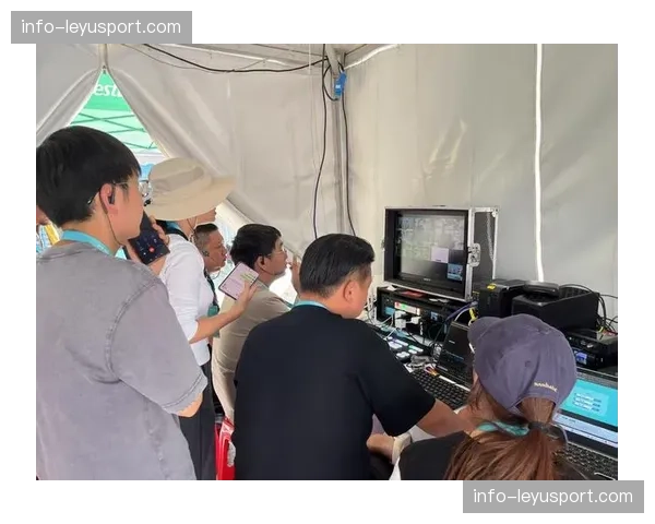 赛事官方直播间互动组件更新，实时PK与弹幕投票深度融合